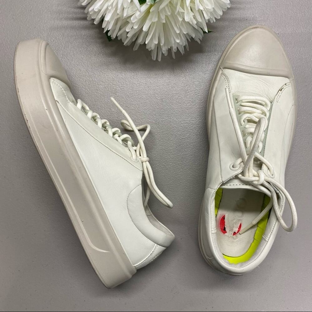 ECCO Flexure T Cap Lace Low Sneaker Shoe White Tan Womens US Size 9 / EUR 40